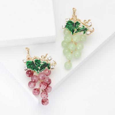 Fashion Creative Enamel Grape Brooch, Simple Diamond Fruit Pin Women'S Clothing Jewelry Corsage