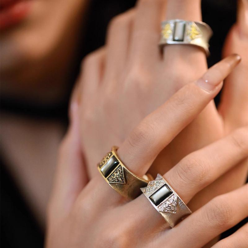 Unique Retro Chunky Black Square Adjustable Wide Ring For Women Stylish Vintage Appeal