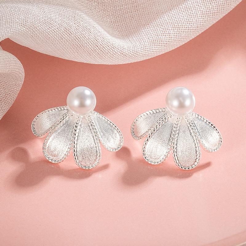 Women Elegant Flower Pearl Ear Stud Earrings