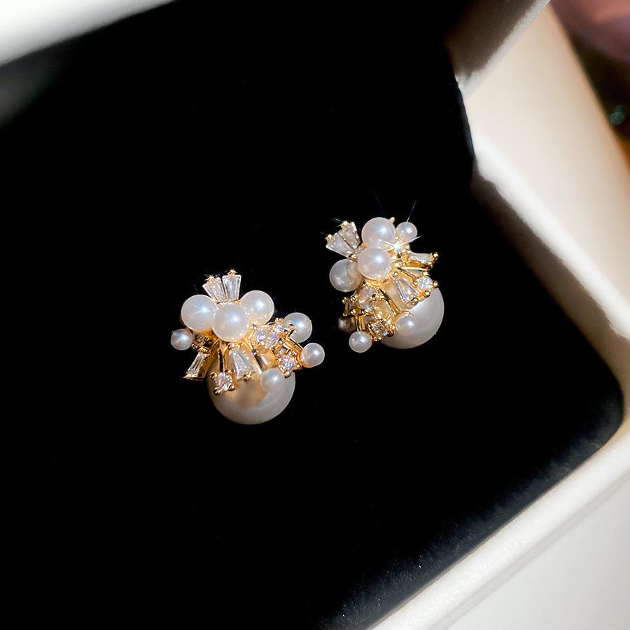 Cold wind super flash zircon snowflake fireworks stud earrings temperament versatile earrings earrings