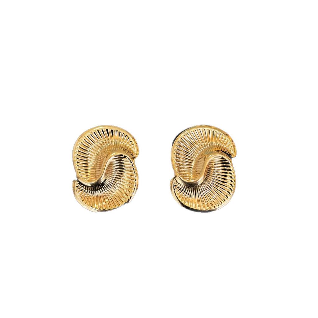 Exaggerated Pleated Leaf Earrings: Luxurious Fashion Design for Women