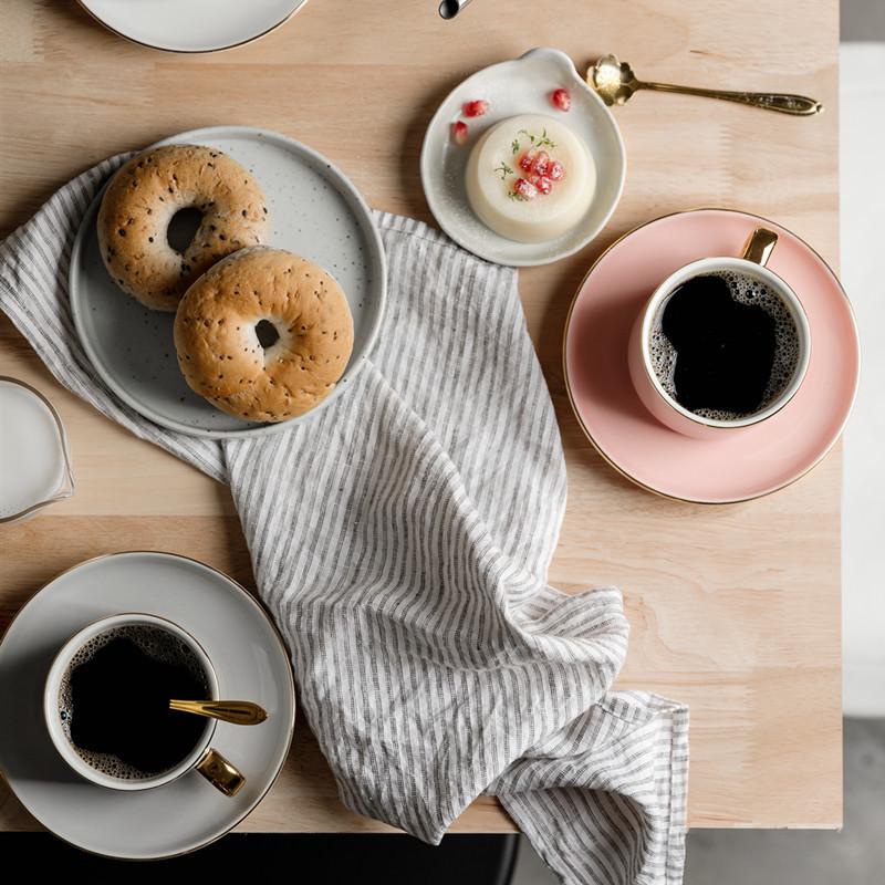 Keramik-Kaffeetasse Untertasse mit Löffel
