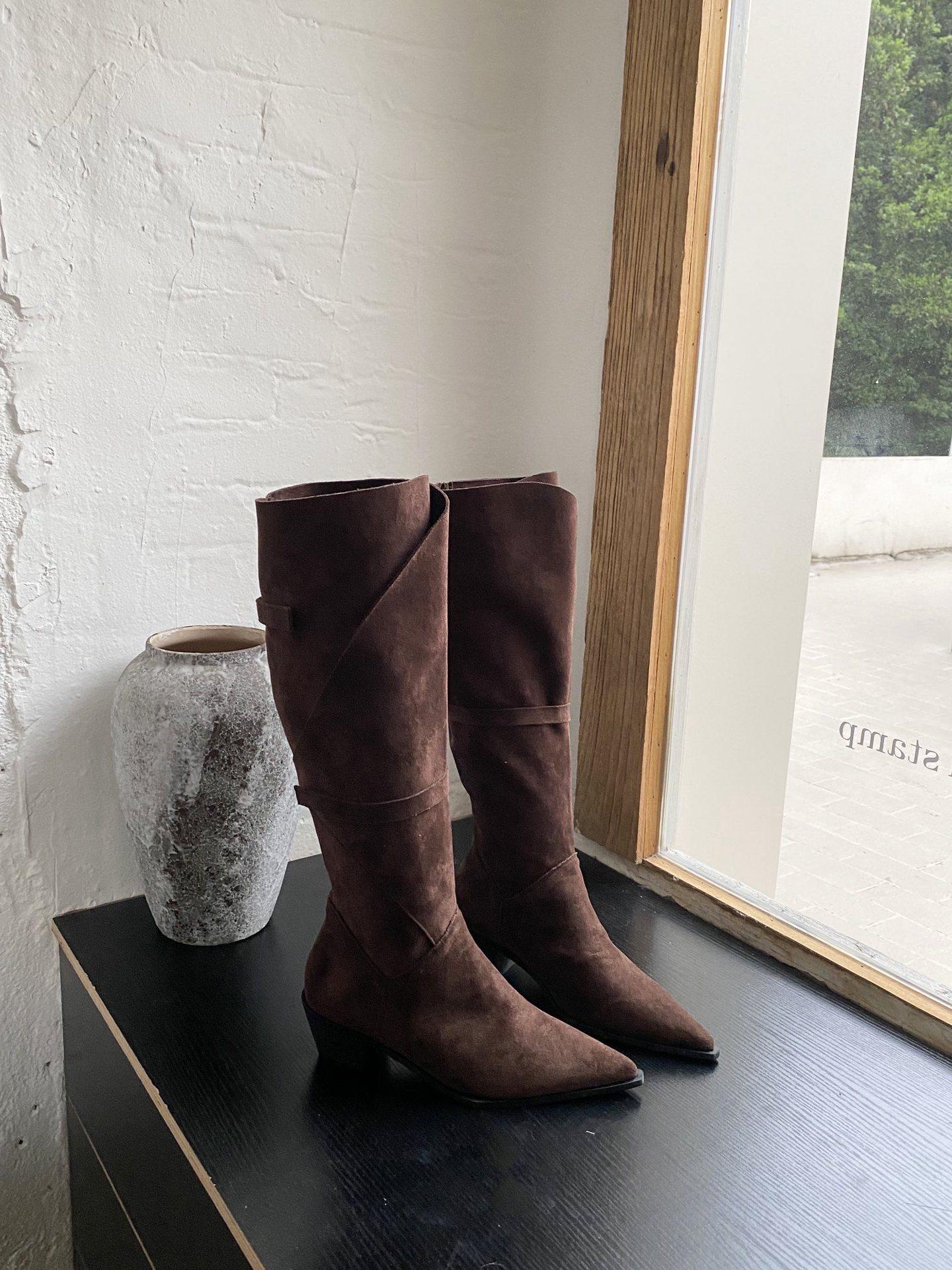 

European and American style suede simple and versatile pointed thick heel boots 39