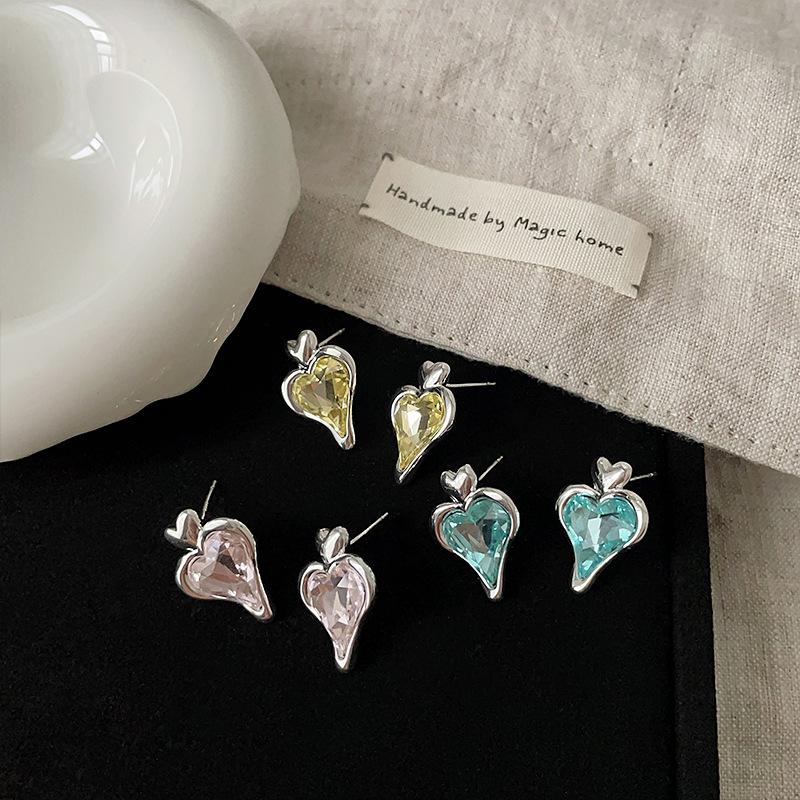 Zircon Metal Love Stud Earrings Women'S High Sense Light Luxury Elegant Personality Simple Versatile Temperament Fashion Earrings