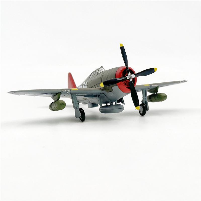 1/72 Scale WWII P-47D Thunderbolt US Fighter-Bomber Model, 332nd Fighter Group Red Tail Decor.