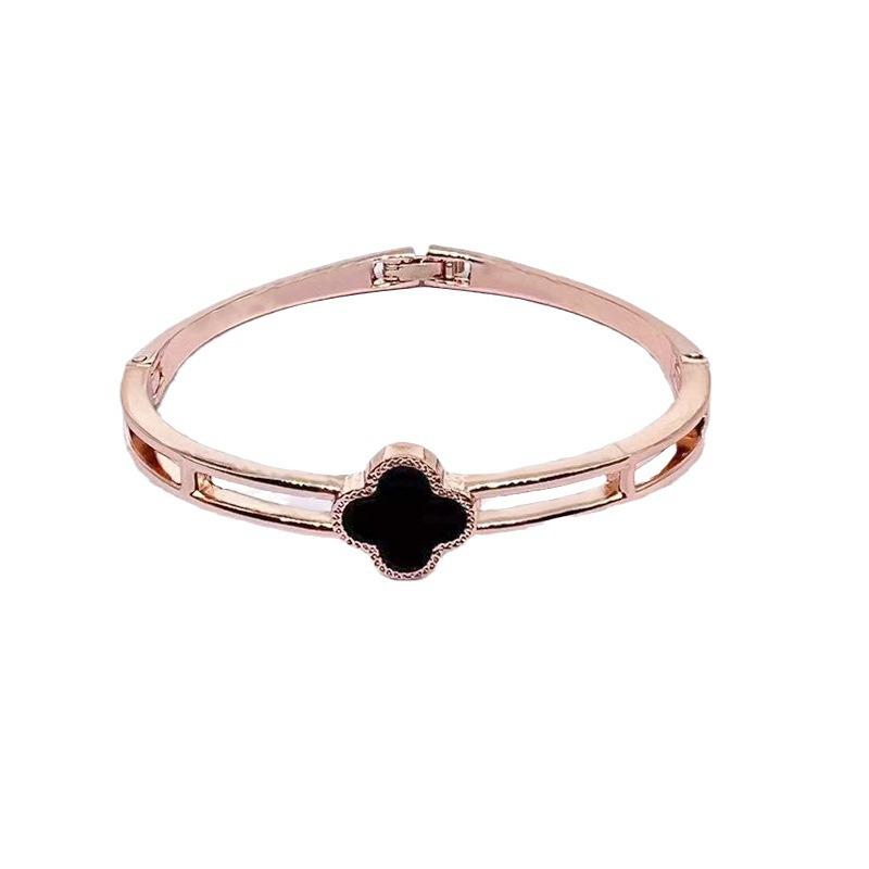 Elegant, Fresh, Versatile Black Clover Bracelet