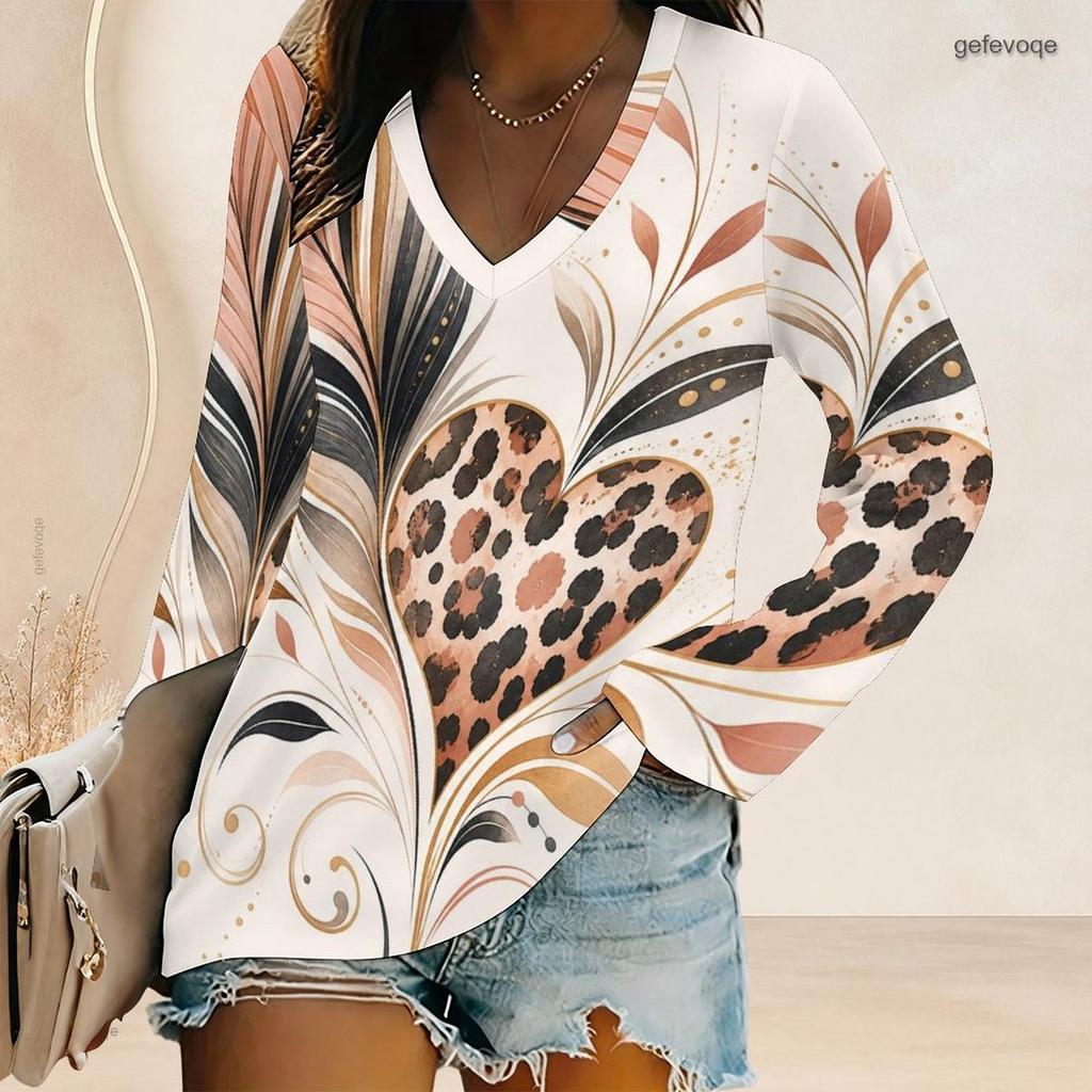 Women Plus Size V Neck Long Sleeve Heart Print Top Curved Hem