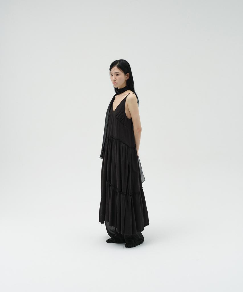 Loutaideu Sleeveless Shirring Dress [Black]