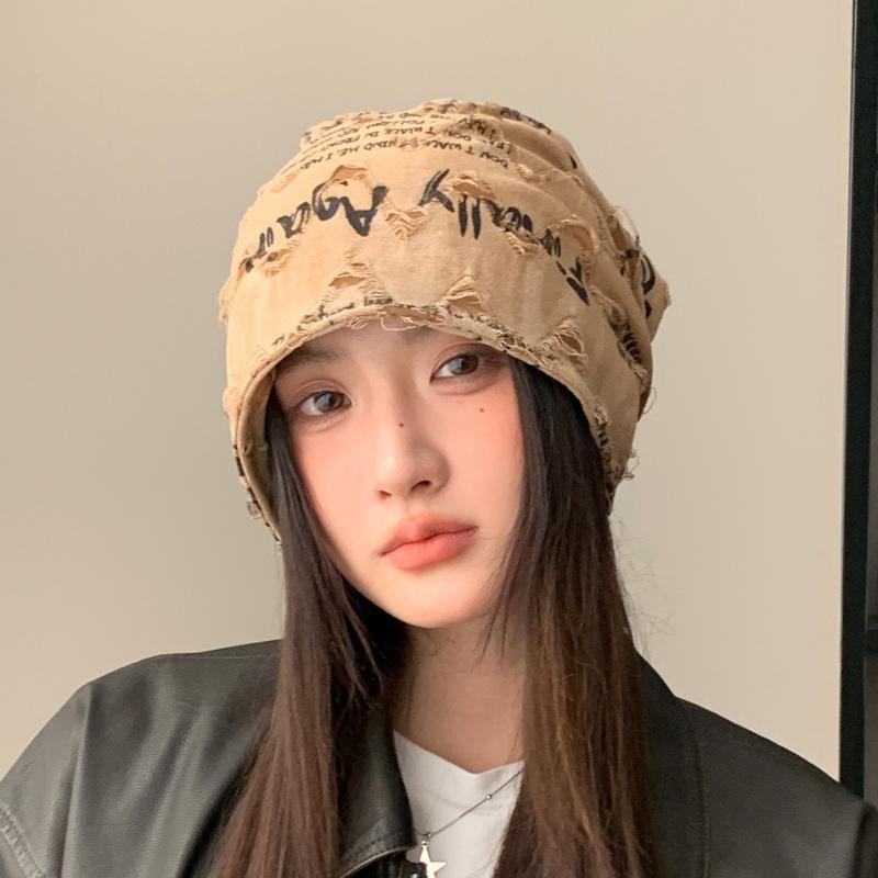 Women's Slouchy Beanie for Spring & Autumn: Stylish Postpartum Hat for a Trendy, Small Face Look.