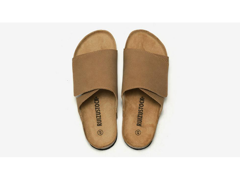 Ruizu Men's Cork Slippers: Trendy Frosted Leather Flip Flops for Beach or Casual Wear.