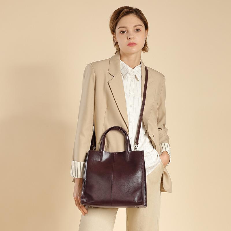 Retro First-layer Cowhide Tote Bag, New Spring and Summer Messenger Bag, Large-capacity Bucket, One-shoulder Leather Handbag.