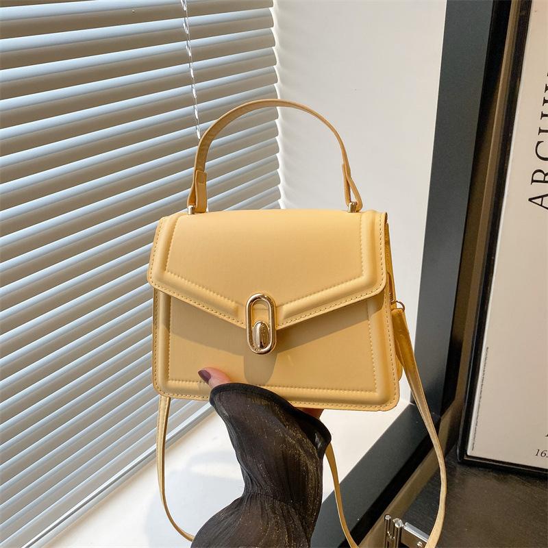 

Корейская версия женской сумки 2025 новая однотонная текстурная сумка, зарубежный стиль, для работы, простая сумка-мессенджер, маленькая квадратная сумка