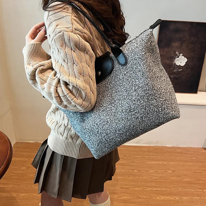 2025 New Felt Tote Bag Leather Personalized Gift Packaging Bag Simple Atmosphere Felt Shoulder Bag