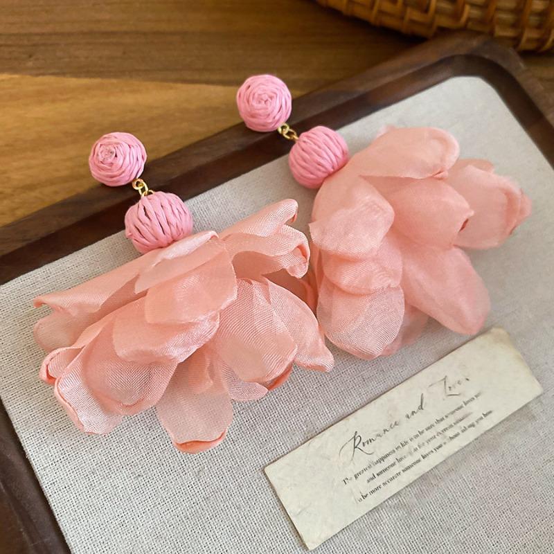 Seaside vacation style fabric geometric flower earrings light luxury high-end stud earrings fashion super fairy sweet earrings