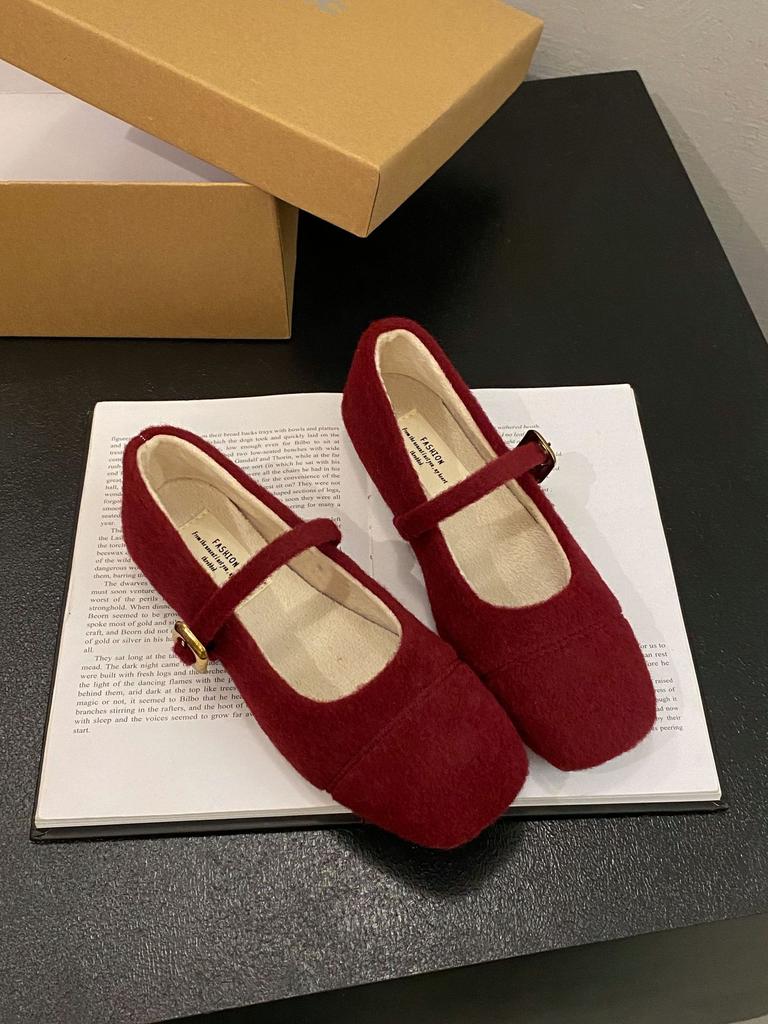Gentle Fairy Mary Jane Shoes Girl 2025 New French Temperament Elegant Woolen Square Head Shallow Mouth Velvet Evening Shoes