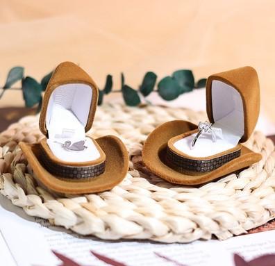 1Pcs Western Cowboy Theme Ring Boxes Cowgirl Hat Jewelry Storage Box for Wedding Bridal Shower Bachelorette Party Decoration
