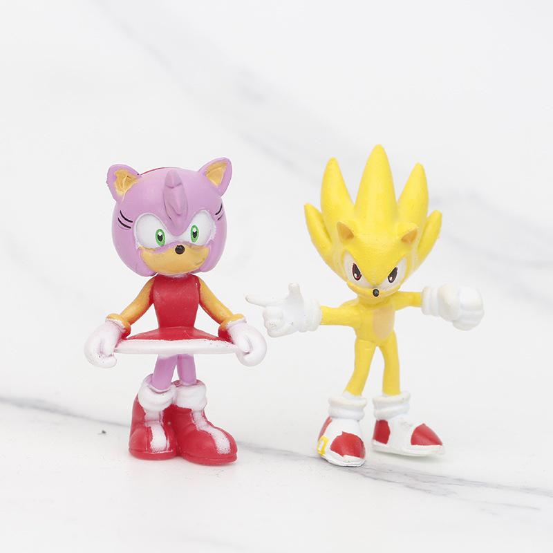 Sonic the Hedgehog Action Figure: Cake Decoration & Claw Machine Toy