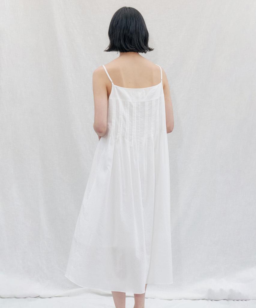 STEP AROUND Pintuck Button Slip Dress_White