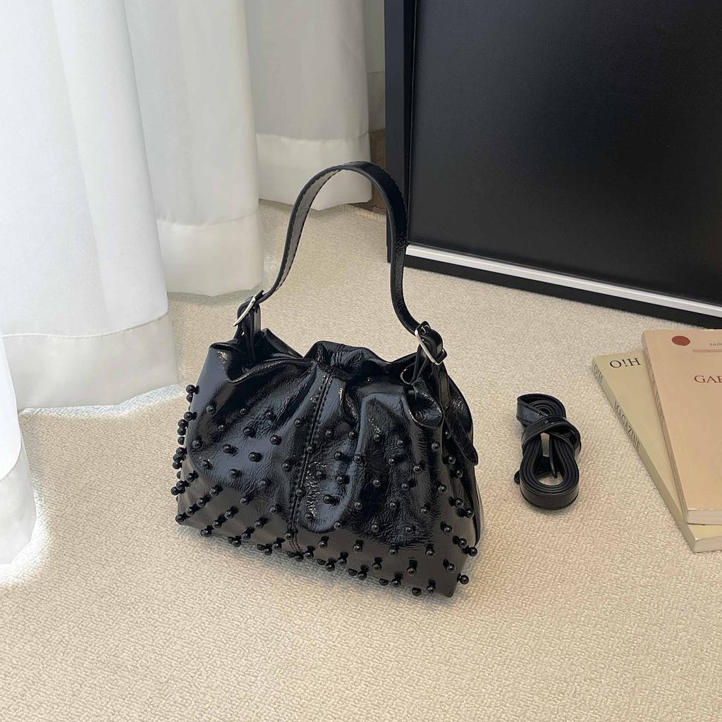 Trend European and American fashion rivets spring and summer armpit women's bags simple and versatile portable bucket bags single shoulder oblique spa