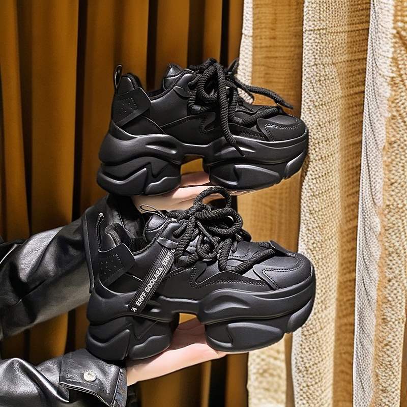 Koreanische Version Internet-Berühmtheit Konter Samt kleine Plattform lässige Sportschuhe vielseitige Schnürer Dad Shoes Damen neue Modelle