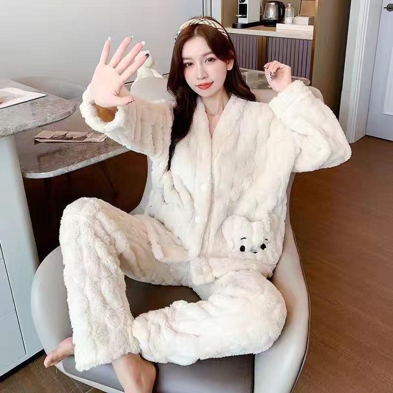 Autumn and Winter New Women's Long-Sleeve Robe Set with Embroidered Bear Pocket Design, Warm and Comfortable Loose-Fit Casual Home Wear