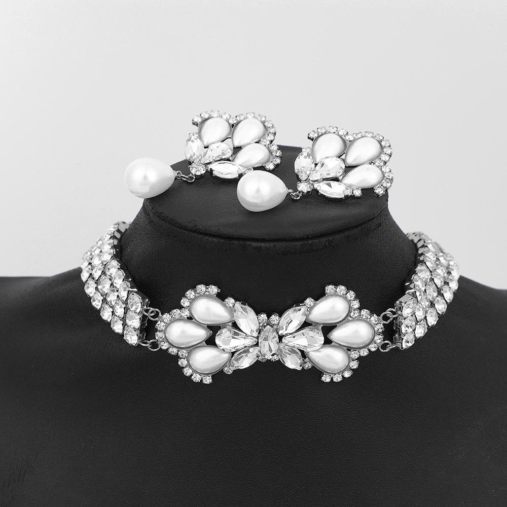 European-American Fashion Pearl Bow Rhinestone Necklace