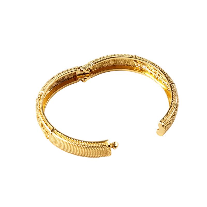 Retro Sand Gold Four-Leaf Clover Bracelet - High-End Chinese Style