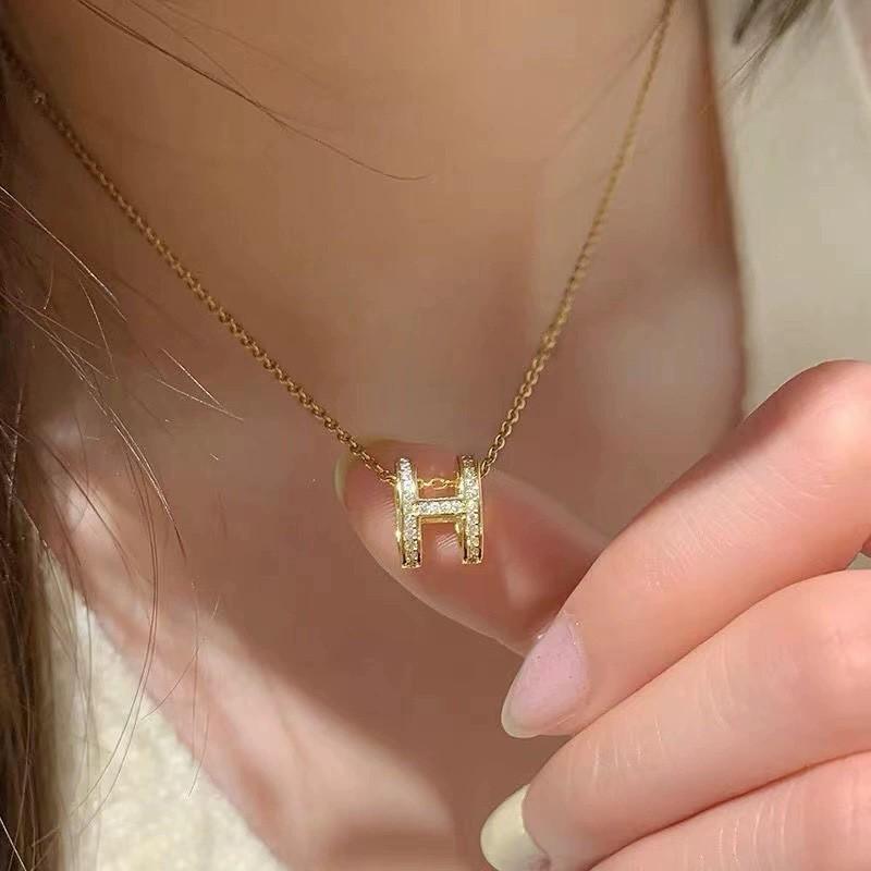Pearl necklace women's niche light luxury design high-end fashion temperament collarbone chain neck chain sweater chain bead chain