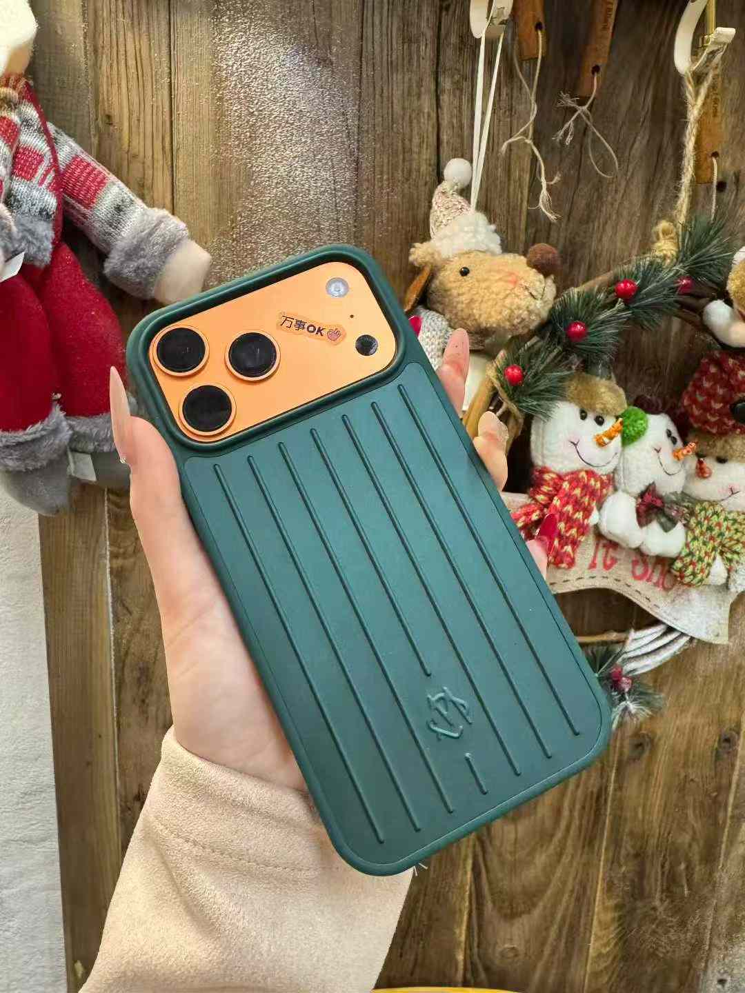 

Розкішний Бізнес 3D Чохол-Валіза для Подорожей для IPhone 17 Pro Max 16 15 14 Алюмінієвий Сплав Задня Кришка Захист від Падінь з Упаковкою в Подарунковій Коробці iPhone 14 Pro зелений