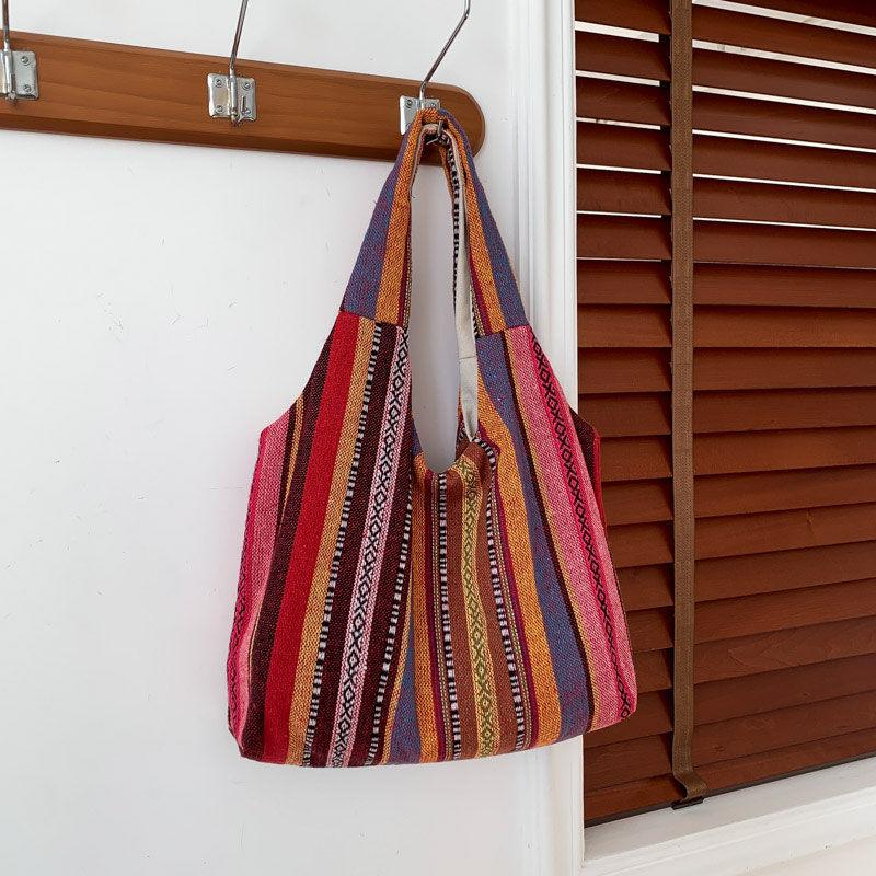 

Персонализированная женская сумка Flow Canvas Rainbow Striped в этническом стиле в стиле вестерн, большая вместимость, ручная сумка через плечо для женщин красный