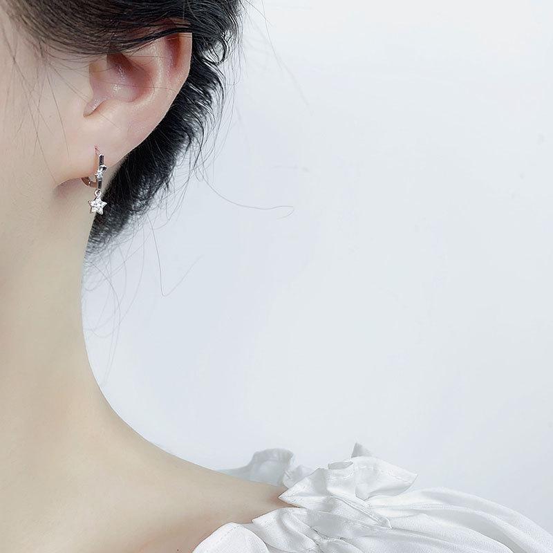 

Пряжка для ушей в виде звезды с бриллиантами, супер фея, свежие и универсальные серьги, простая корейская версия для женщин