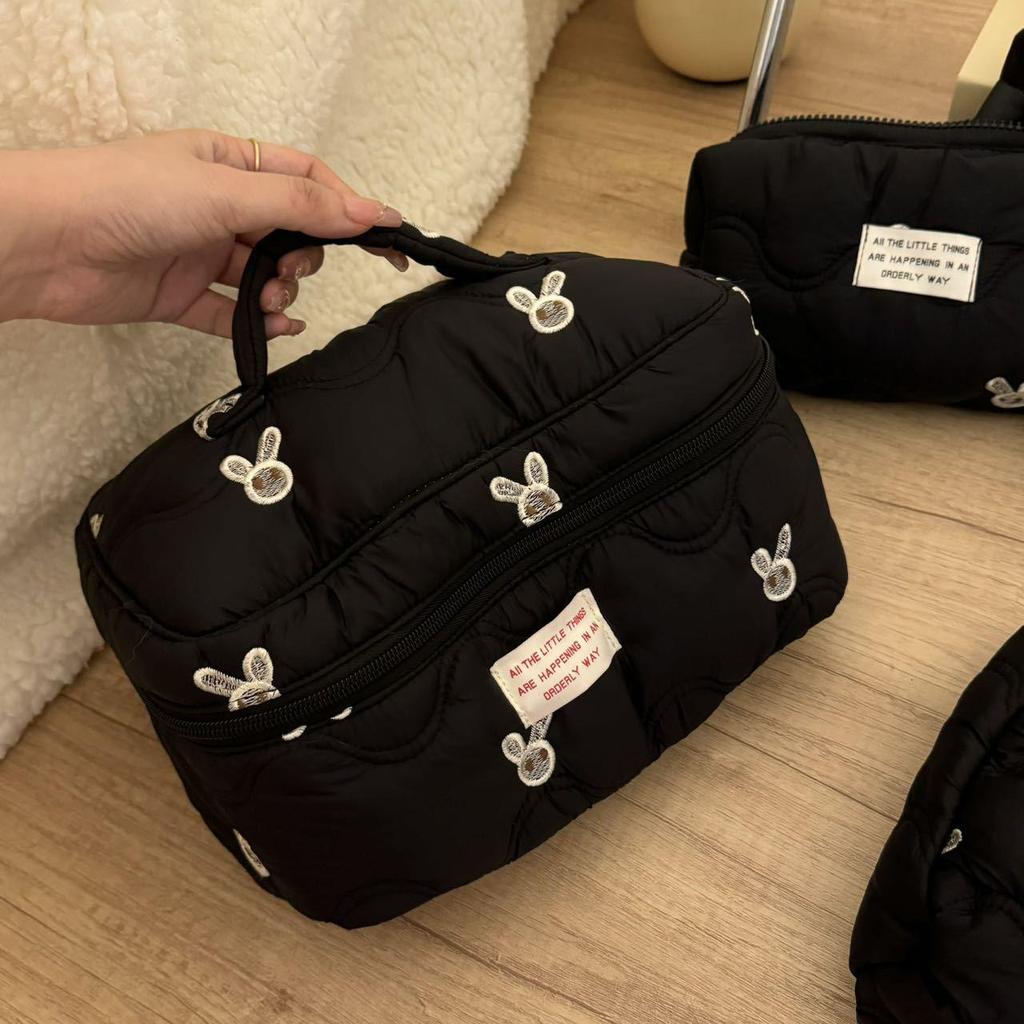 Wysokiej klasy czarna haftowana kosmetyczka z królikiem – Duża pojemność do przechowywania kosmetyków i przyborów toaletowych w podróży