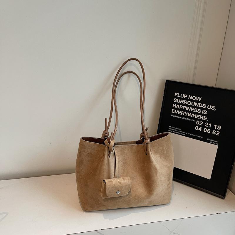 

Korean version of retro tote bag women s 2025 autumn and winter new large-capacity high-value portable shoulder bag, foreign-style underarm bag хаки