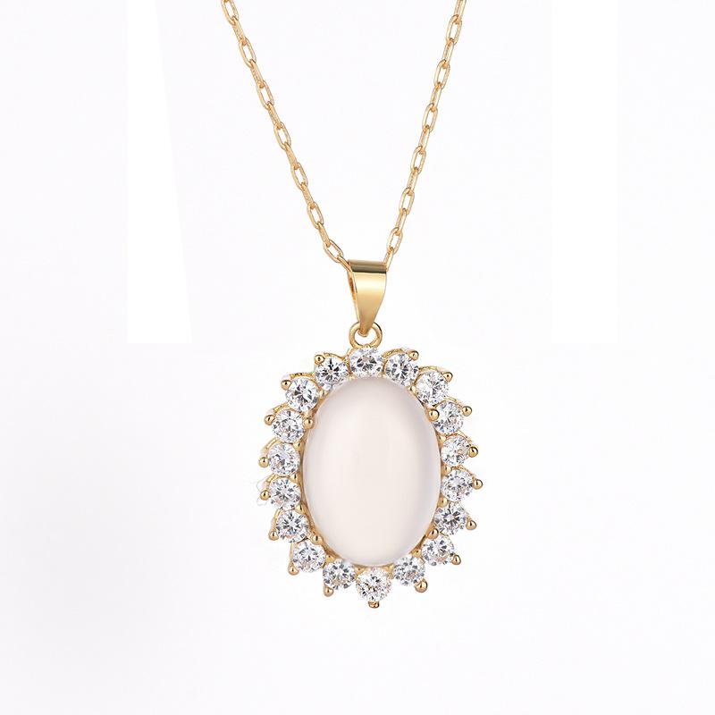 Elegantní náhrdelník ve stylu Lady Di s plným osazením diamanty a bílou nefritovou intarzií - Módní, všestranný a luxusní.