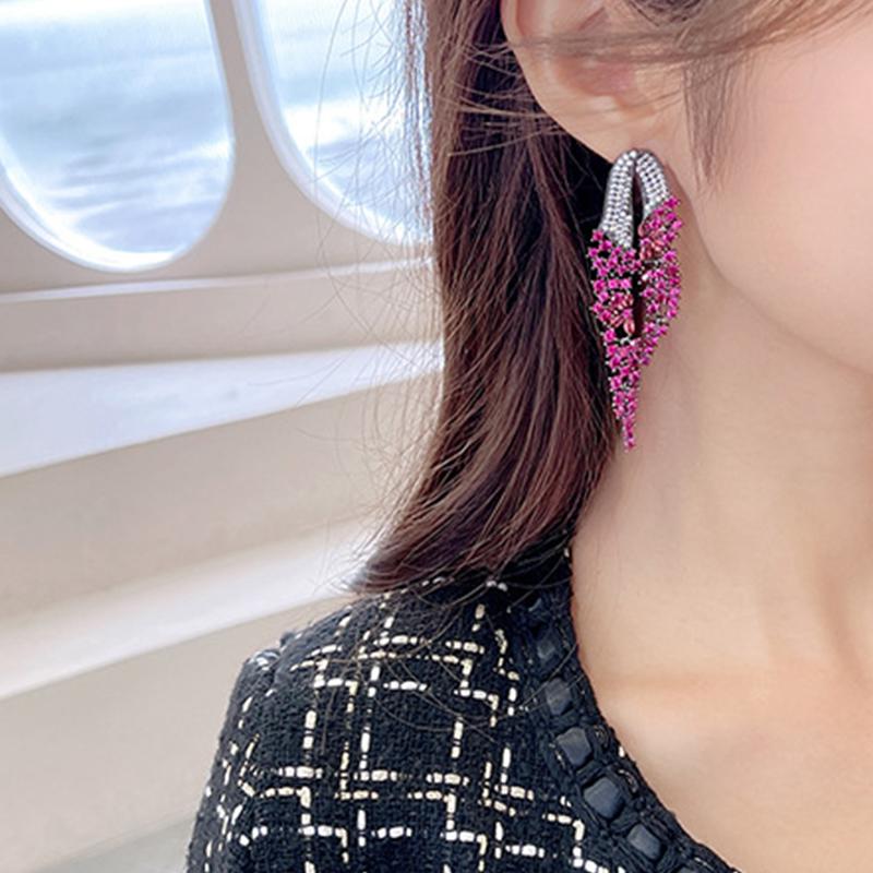Retro Palace Attire Exaggerates Atmospheric Earrings Elegant Temperament, Dinner Dress Paired With Long Earrings