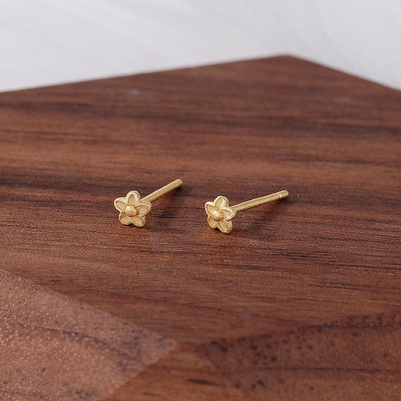 

Маленькие серьги в виде свежих цветов для женщин, универсальный дизайн в стиле колледжа, модные и легкие роскошные серьги