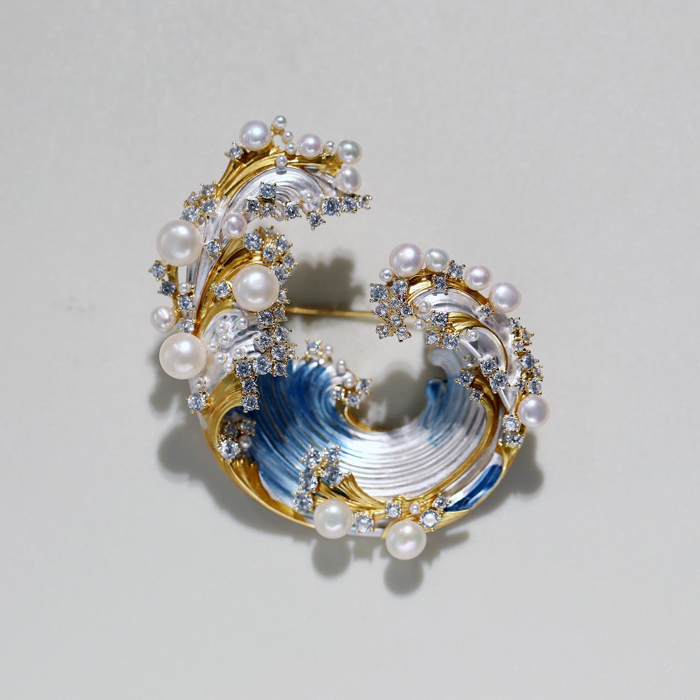 Bo Xin Yun Elegant Freshwater Pearl Wave Brooch with Rhinestone Detail