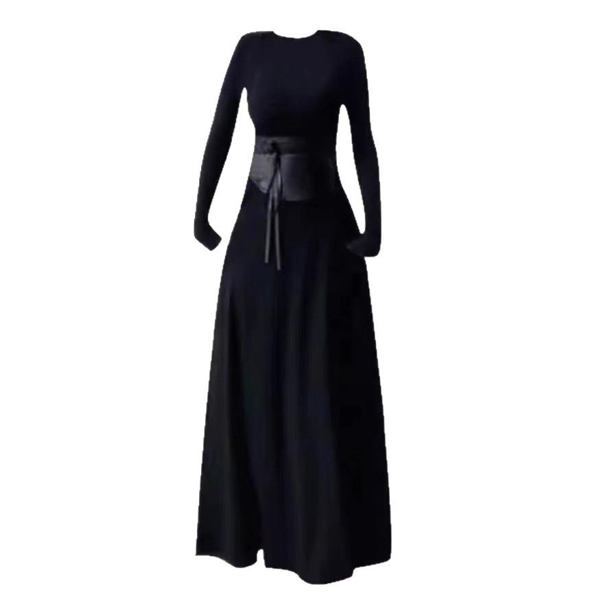 Elegantes kleines schwarzes Kleid für zierliche Frauen mit taillierter Taille - Französischer Hepburn-Stil für den frühen Herbst 2025