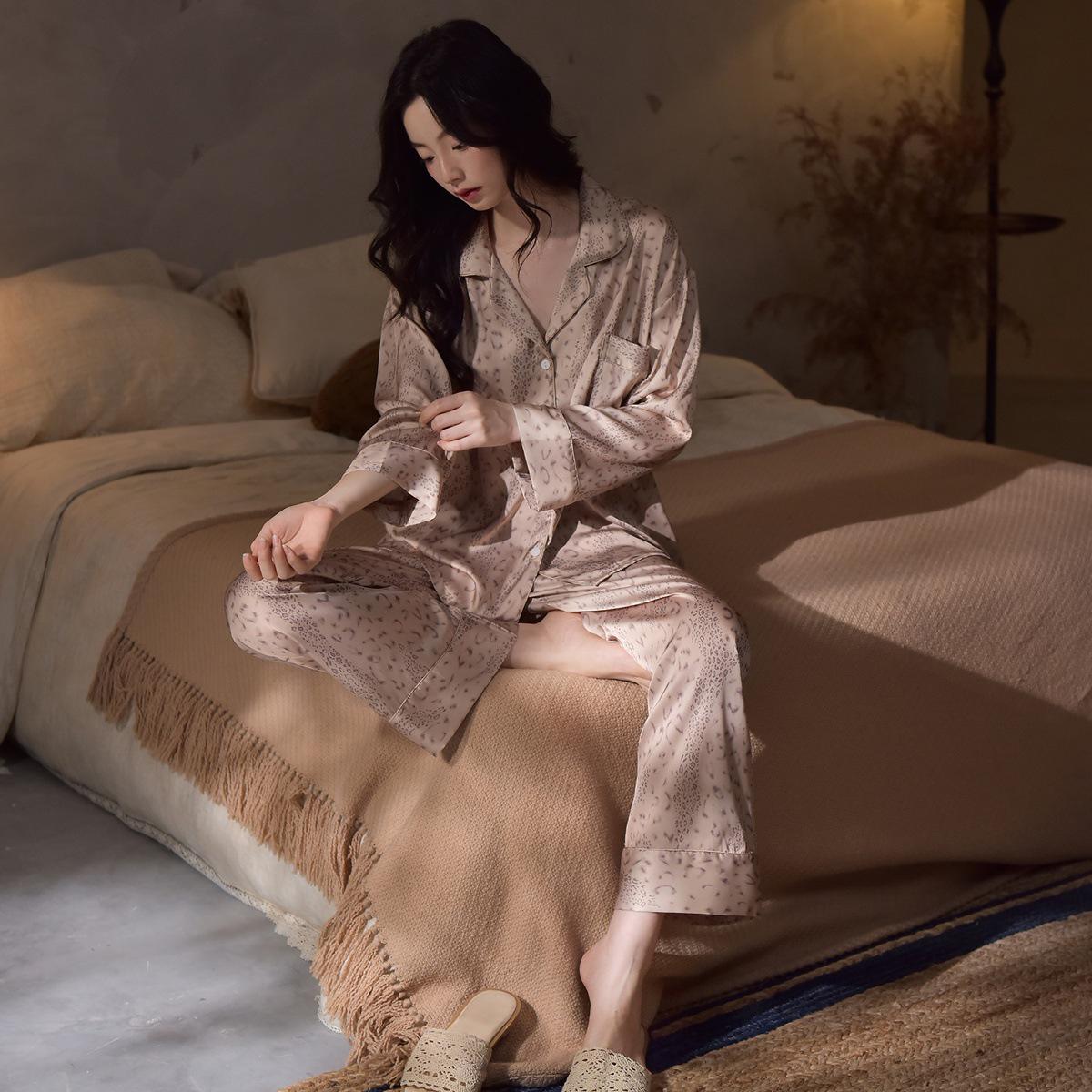 Luxurious Leopard Print Satin Home Wear Set: Women s Ice Silk Long Sleeve Loose Pajamas for Spring & Autumn. Extra Large