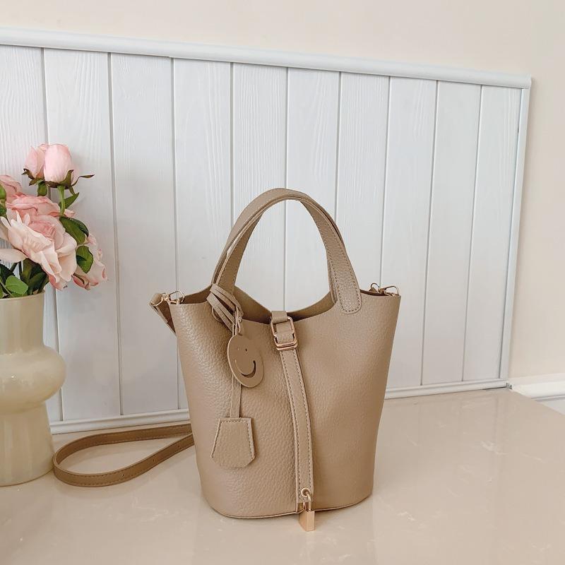 Fashion Casual Portable Small Bag Women's New Simple and Versatile Bucket Bag Niche Messenger Bag