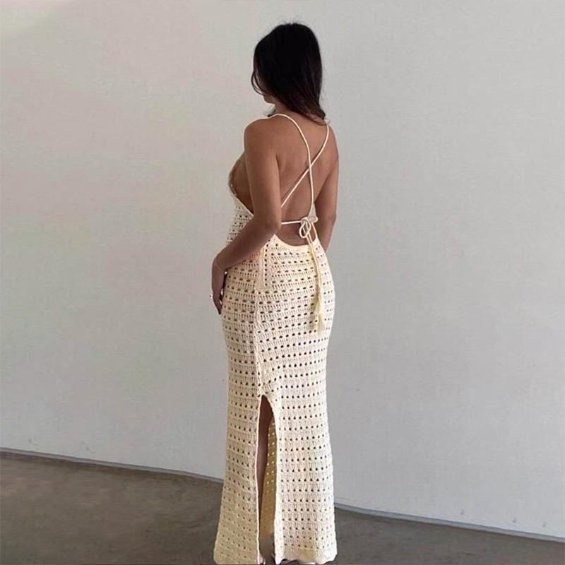 EDOLYNSA Sexy pletený vystřihovaný střapec Špagetový pásek Bodycon Beach Maxi šaty Letní Dámské Společenské šaty Klubové Společenské šaty Elegantní outfit K10