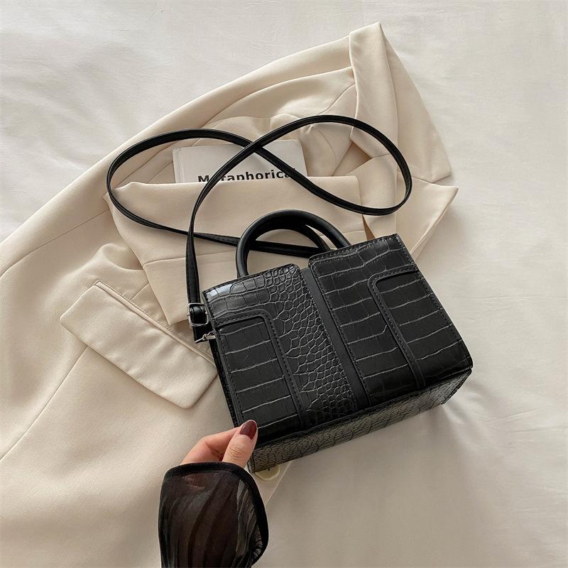 Retro Handbag Fashionable, Casual and Beautiful 2025 Autumn New Simple Foreign Style One Shoulder Crossbody Small Square Bag