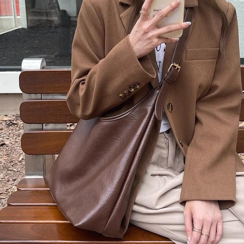 Women's Large Capacity Soft Leather Shoulder Bag - 2025 Spring/Summer Retro Crossbody for Commuting & Mother-Child Use