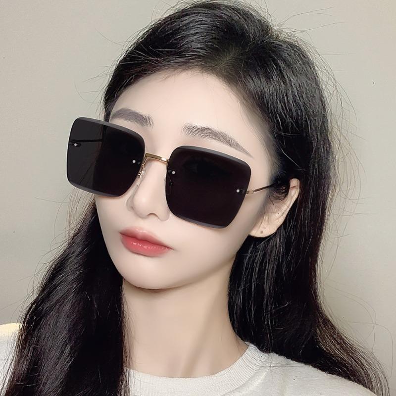 Vintage Retro Rimless Square Sunglasses Women Stylish Frameless Square Sun Eyeglasses Female Shades Classic Gradient Color Glasses UV400