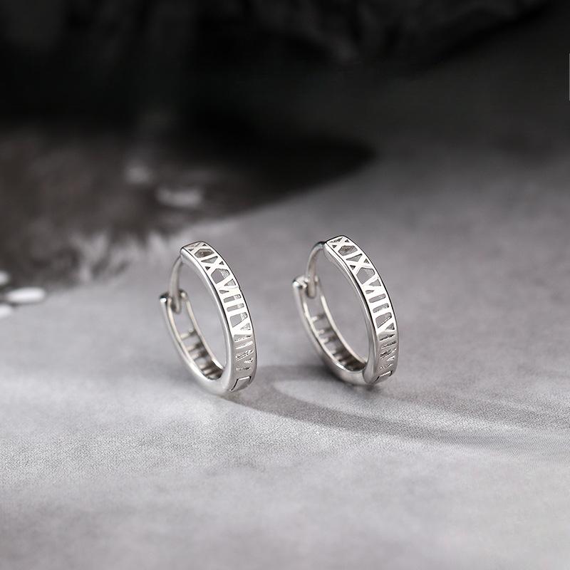 

Roman Ear Buckle Circle Niche Design Earrings Women s Summer New Light Luxury Earrings