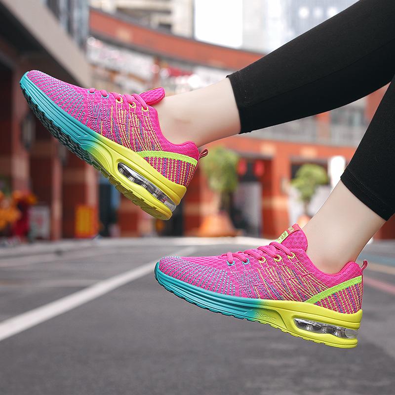 Trendige farbenfrohe Frühjahrs-Flugweberei Sportschuhe mit Air-Cushion-Dämpfung, leichte, atmungsaktive und bequeme Freizeit-Sportschuhe