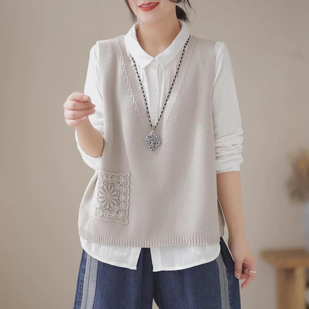 "Spring 2024 Women's Knitted Sleeveless Lace-Trim Vest – Solid Color Casual Top"