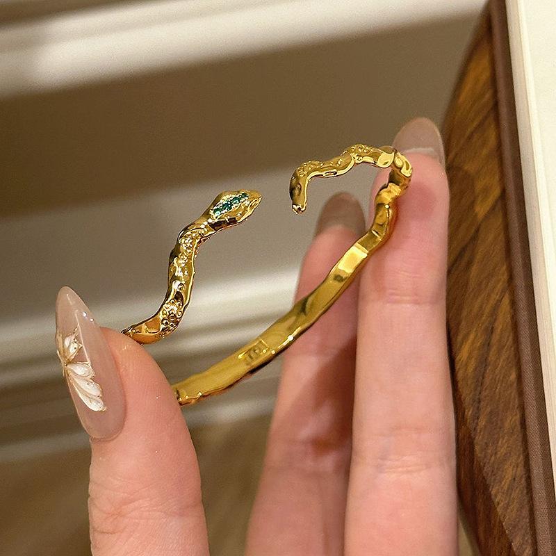 Hot Selling Retro Zodiac Snake Bracelet 2024 New Retro Palace Style Super Heavy Industry Small Gold Snake Bracelet золотой