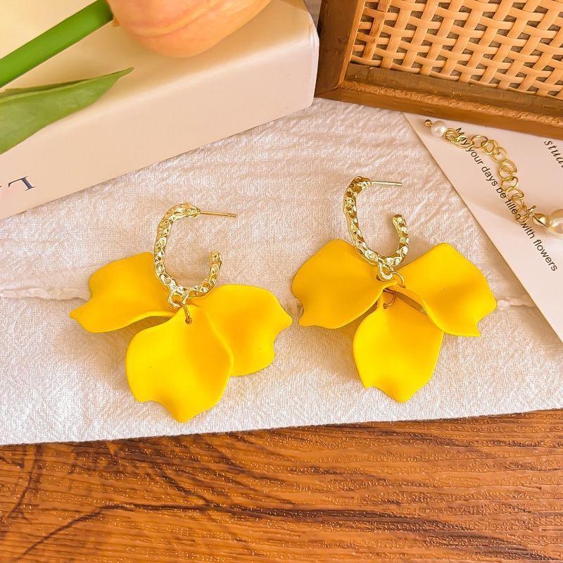 Dopamine Flower Ear Hooks: Holiday-Style, No Piercing, Cute Seaside Earrings for Women