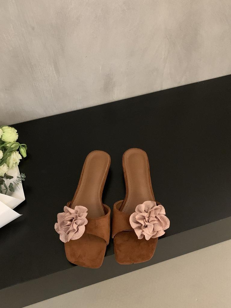 Korean Version of Slope Heel Open-toed Slippers for Women's Summer Wear 2025 New Flower Decoration French Beautiful Cool Slippers